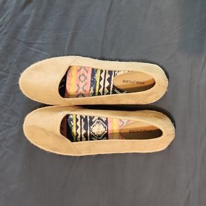 Maurices espadrilles khaki size 11